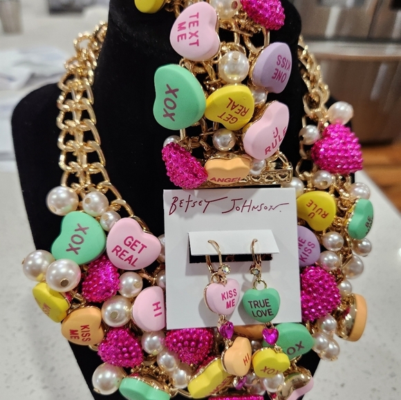 🔹️Betsey Johnson🔹️Think Pink Sweetheart Candy Toggle Bracelet Necklace 2 Piece - Picture 7 of 11